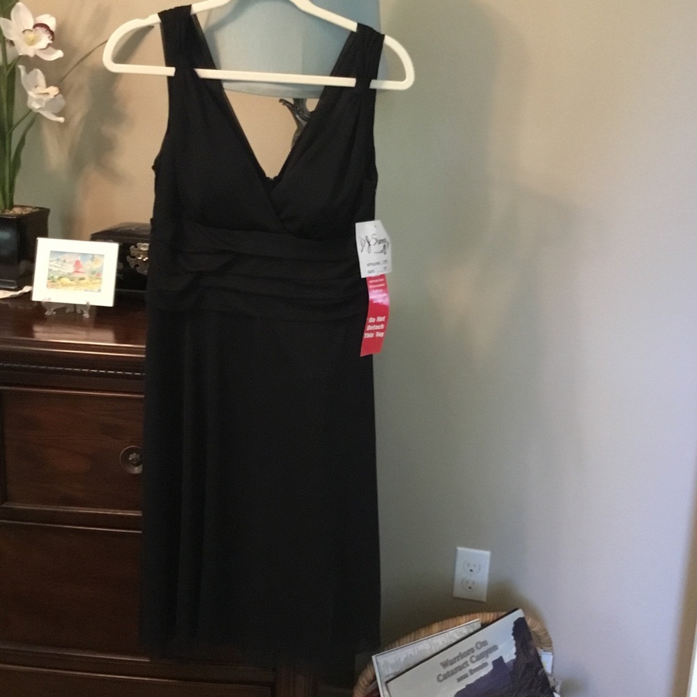 D J Summers-NWT-Women’s Classic Black V-Neck Chiffon Midi Dress w/Ruched Waist